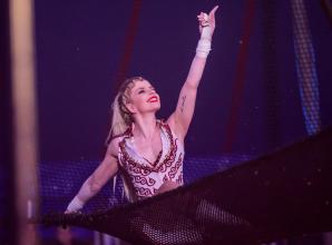 Trapeze artist from Slough 'overwhelmed' by surgery fundraiser support