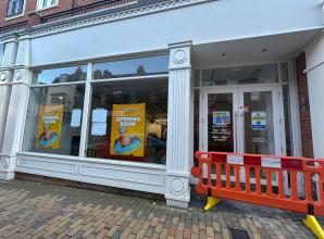 Posters go up announcing Hays Travel move into Maidenhead High Street unit