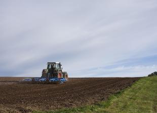 Farmers around Maidenhead 'hanging on by the fingernails' as tough harvest adds to worries
