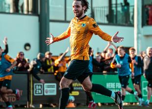 Goddard’s stoppage-time stunner earns Slough dramatic point against Salisbury Goddard’s stoppage-time stunner earns Slough dramatic point against Salisbury