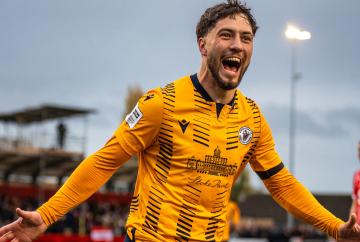 Makowski&rsquo;s late lob seals Slough Town's triumph over the Romans