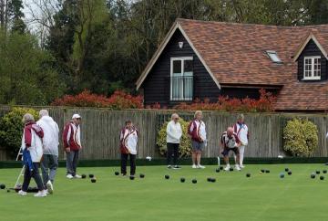Maidenhead Thicket open green to a spot of rain and much merriment