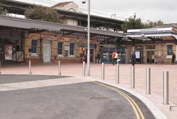 Taxi drivers call for solution to combat congestion at Maidenhead station forecourt