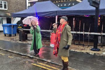 Voice artist behind viral Jet2 holiday advert opens Cookham Christma Street Fayre