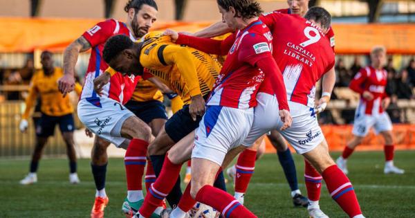 Late Carter blow leaves Slough two points from safety after Dorking comeback