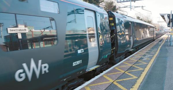Train delays until afternoon due to broken rail between Slough and Reading
