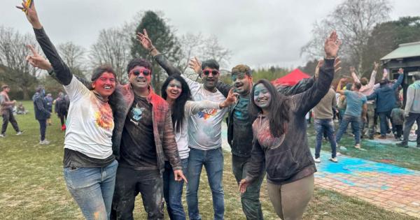 Holi 2026: Hundreds celebrate in colour across Maidenhead