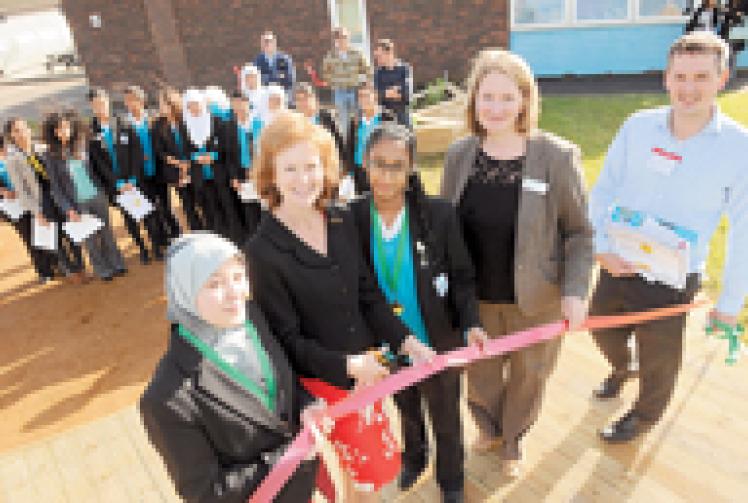 Outdoor caf&eacute; opens up at Baylis Court School