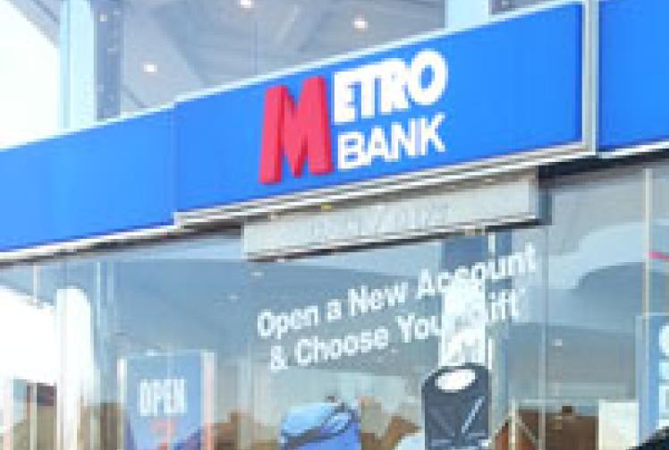 VIDEO: New drive-thru Metro Bank opens in Slough 