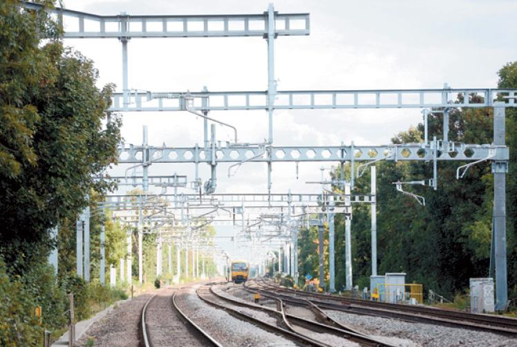 All lines blocked after person hit by train between Slough and Maidenhead 