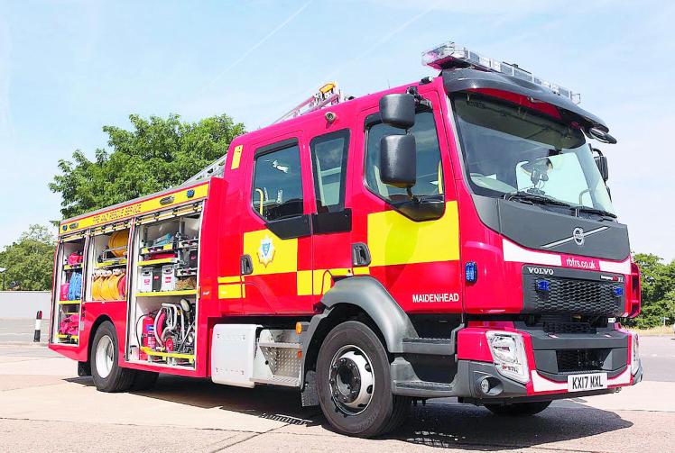 Langley firefighters attend scene of tree fire in Wexham
