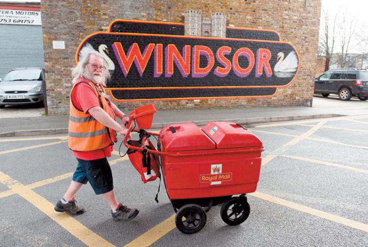 Petition to save postman's route in Windsor rallies hundreds of supporters