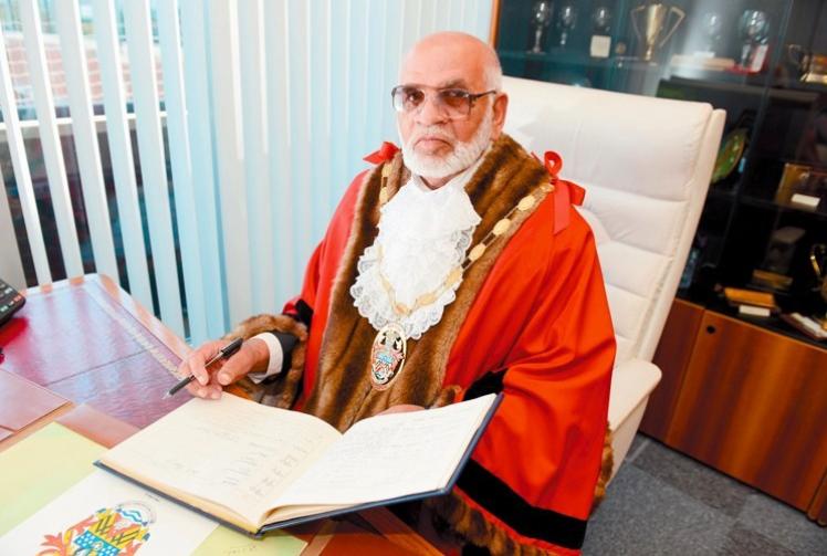Council flag at half mast for death of former Slough mayor