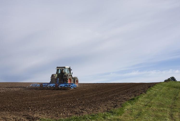 Farmers around Maidenhead 'hanging on by the fingernails' as tough harvest adds to worries