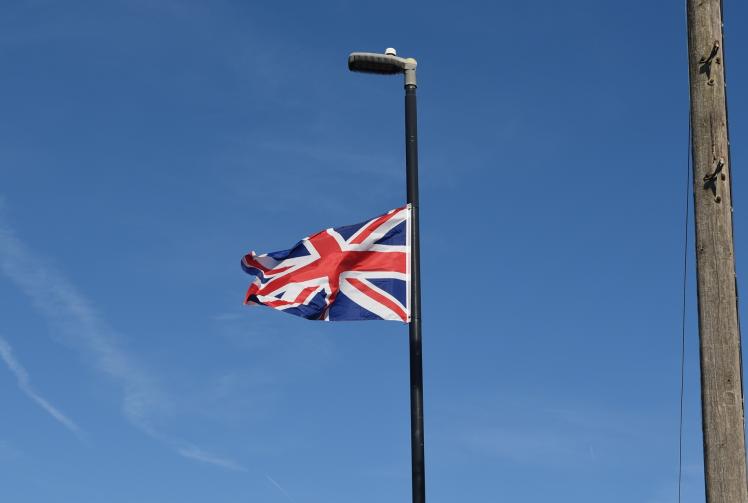 Royal Borough contractors declining to remove flags over abuse, meeting told