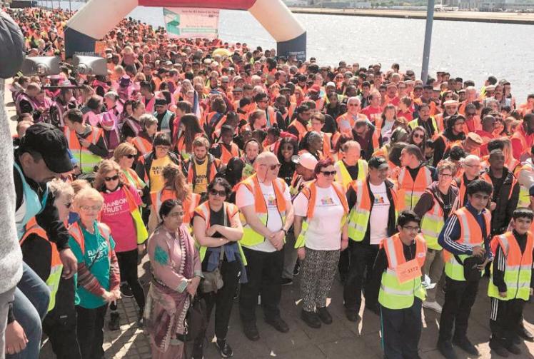 Ahmadiyya Muslim Community Slough members join charity walk