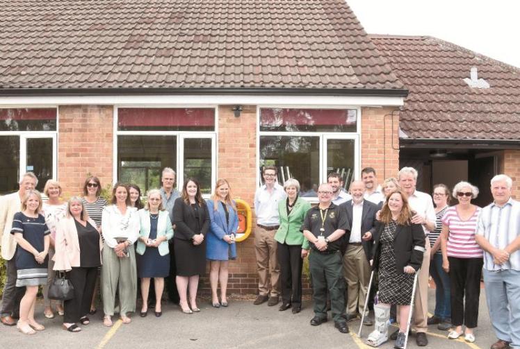 Prime Minister unveils defibrillator in Holyport