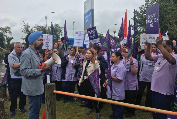 Protesters hit out at 'privatisation' plan for Frimley Health NHS Foundation Trust staff