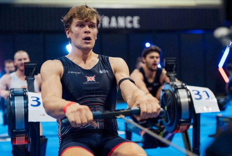 Schr&ouml;der sets pace at indoor championships