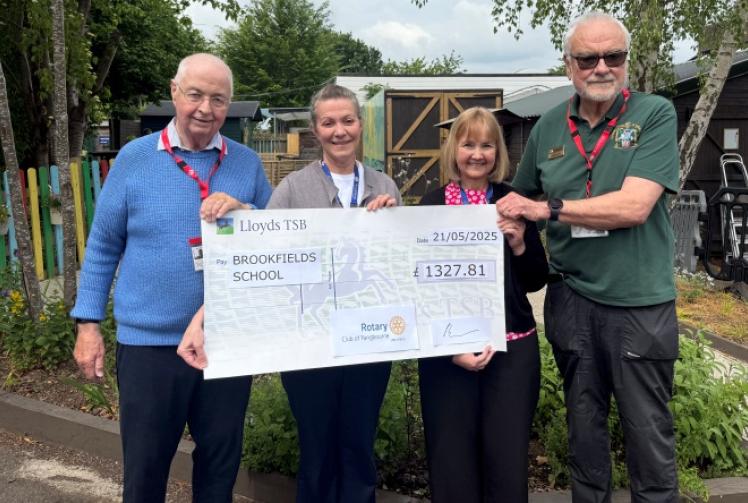 Art show raises £2,600 for two charities